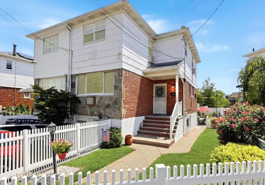 3132 Ampere Avenue, New York, NY, 3 Bedrooms Bedrooms, 8 Rooms Rooms,2 BathroomsBathrooms,Residential,For Rent,Ampere,0,1023372 3132 Ampere Avenue, New York, NY, 3 Bedrooms Bedrooms, 8 Rooms Rooms,2 BathroomsBathrooms,Residential,For Rent,Ampere,0,1023372