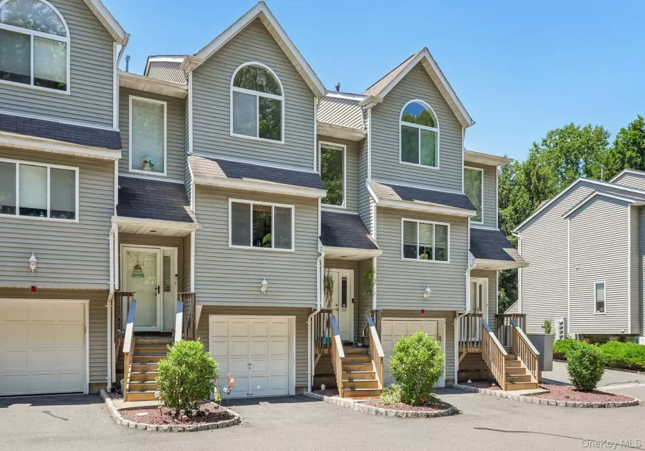 212 Arlington Court, Clarkstown, NY, 2 Bedrooms Bedrooms, 6 Rooms Rooms,2 BathroomsBathrooms,Residential,For Rent,Arlington,0,1018402 212 Arlington Court, Clarkstown, NY, 2 Bedrooms Bedrooms, 6 Rooms Rooms,2 BathroomsBathrooms,Residential,For Rent,Arlington,0,1018402