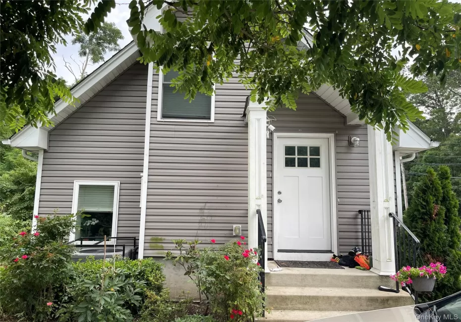 16 Oak Avenue, Riverhead, NY, 3 Bedrooms Bedrooms, 8 Rooms Rooms,2 BathroomsBathrooms,Residential,For Rent,Oak,0,1022614 16 Oak Avenue, Riverhead, NY, 3 Bedrooms Bedrooms, 8 Rooms Rooms,2 BathroomsBathrooms,Residential,For Rent,Oak,0,1022614