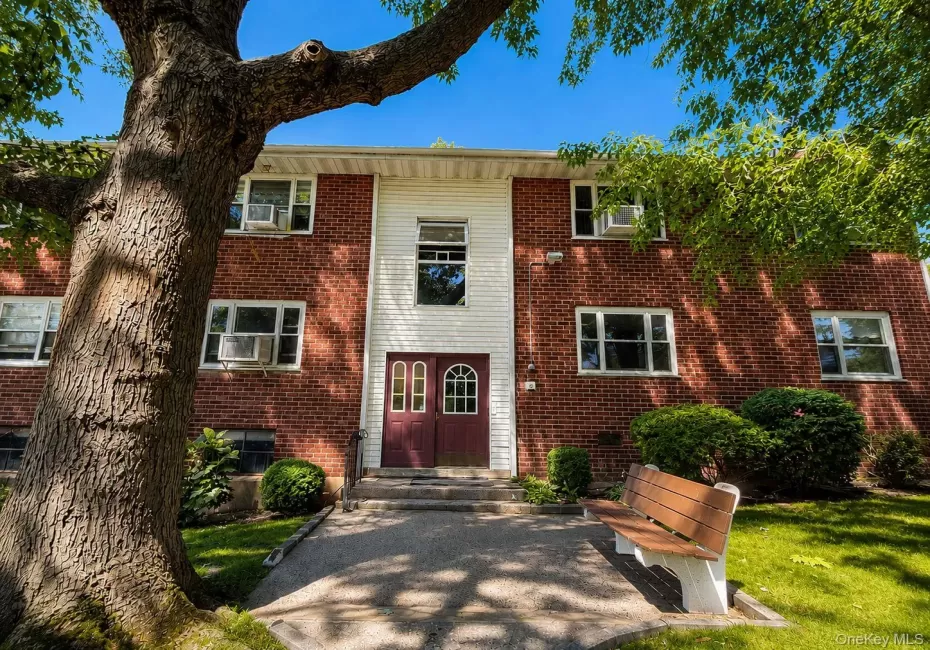 Welcome to 6 DeHaven Drive Welcome to 6 DeHaven Drive