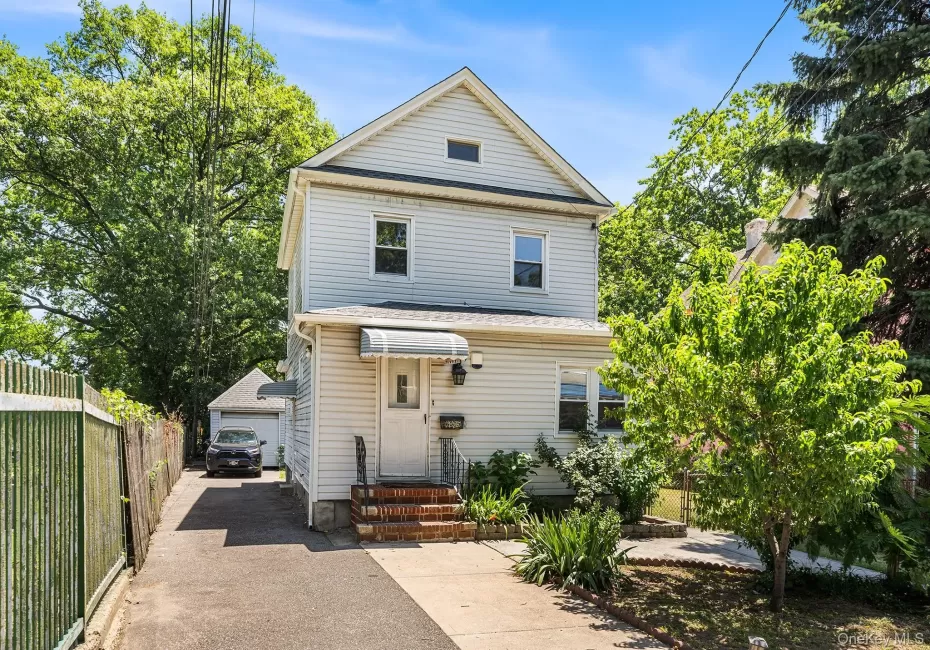 6005 168th Street, New York, NY, 3 Bedrooms Bedrooms, 4 Rooms Rooms,1 BathroomBathrooms,Residential,For Rent,168th,0,1024235 6005 168th Street, New York, NY, 3 Bedrooms Bedrooms, 4 Rooms Rooms,1 BathroomBathrooms,Residential,For Rent,168th,0,1024235