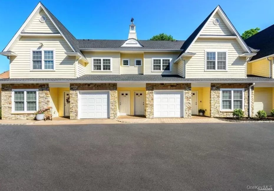 20 Creek Road, Huntington, NY, 3 Bedrooms Bedrooms, 5 Rooms Rooms,2 BathroomsBathrooms,Residential Lease,For Rent,Creek,0,1022483 20 Creek Road, Huntington, NY, 3 Bedrooms Bedrooms, 5 Rooms Rooms,2 BathroomsBathrooms,Residential Lease,For Rent,Creek,0,1022483
