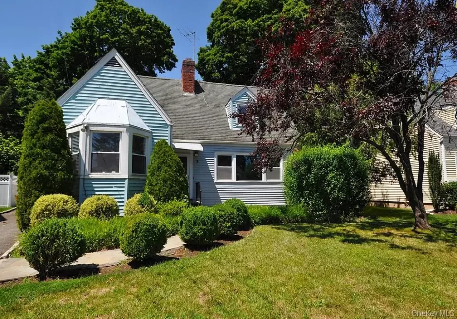 The 4 bedroom, 2 bath Cape Cod home is located in the Huntley section of Eastchester. The home is approx 1,700 sq ft and has a detached one car garage The 4 bedroom, 2 bath Cape Cod home is located in the Huntley section of Eastchester. The home is approx 1,700 sq ft and has a detached one car garage
