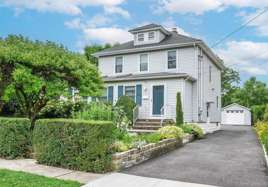 1 Raymond Street, Glen Cove, NY, 4 Bedrooms Bedrooms, 8 Rooms Rooms,3 BathroomsBathrooms,Residential,For Rent,Raymond,0,1024085 1 Raymond Street, Glen Cove, NY, 4 Bedrooms Bedrooms, 8 Rooms Rooms,3 BathroomsBathrooms,Residential,For Rent,Raymond,0,1024085