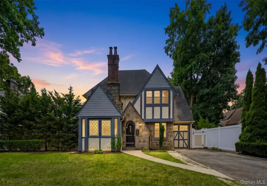 3980 Park Avenue, Hempstead, NY, 4 Bedrooms Bedrooms, 10 Rooms Rooms,3 BathroomsBathrooms,Residential,For Rent,Park,0,1024232 3980 Park Avenue, Hempstead, NY, 4 Bedrooms Bedrooms, 10 Rooms Rooms,3 BathroomsBathrooms,Residential,For Rent,Park,0,1024232