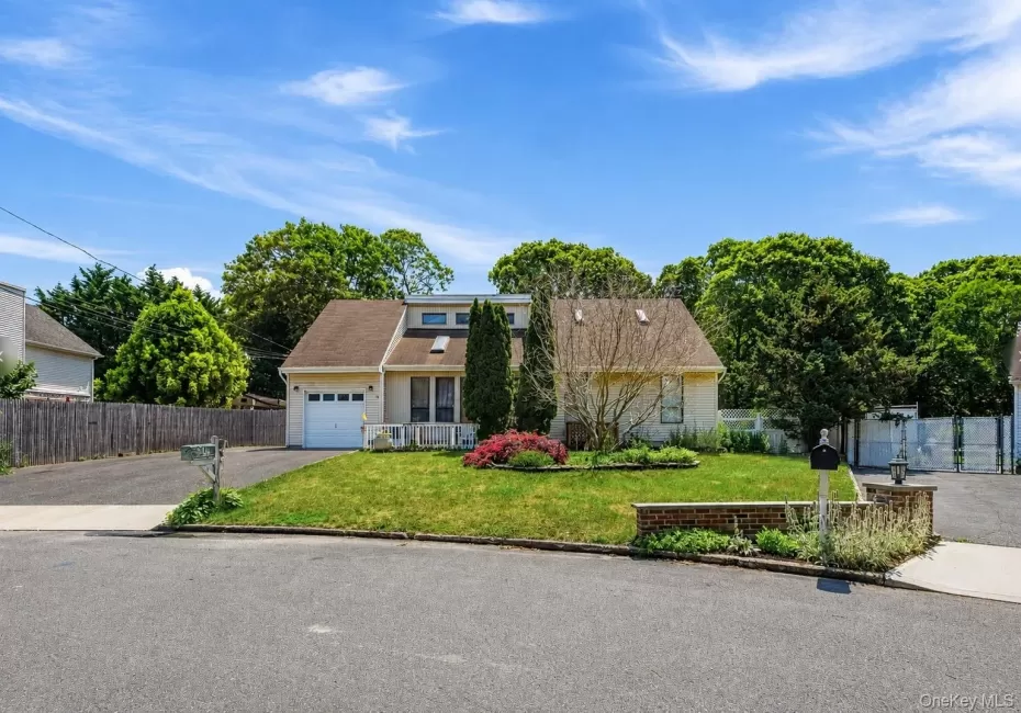 4 Golden Gate Lane, Brookhaven, NY, 3 Bedrooms Bedrooms, 10 Rooms Rooms,3 BathroomsBathrooms,Residential,For Rent,Golden Gate,0,1024526 4 Golden Gate Lane, Brookhaven, NY, 3 Bedrooms Bedrooms, 10 Rooms Rooms,3 BathroomsBathrooms,Residential,For Rent,Golden Gate,0,1024526