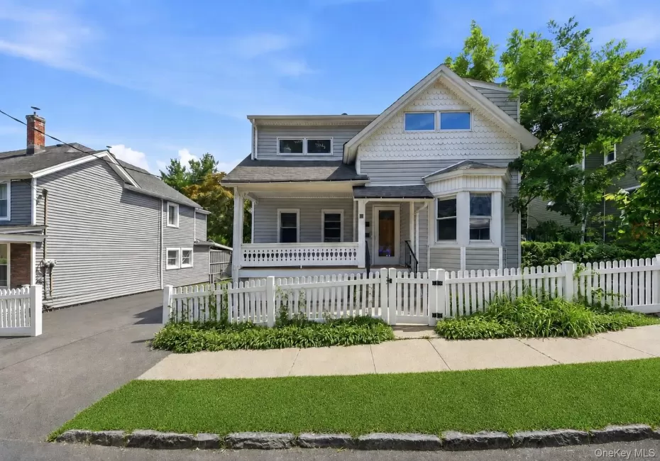 86 Maple Street, Greenburgh, NY, 4 Bedrooms Bedrooms, 8 Rooms Rooms,2 BathroomsBathrooms,Residential,For Rent,Maple,0,1024486 86 Maple Street, Greenburgh, NY, 4 Bedrooms Bedrooms, 8 Rooms Rooms,2 BathroomsBathrooms,Residential,For Rent,Maple,0,1024486