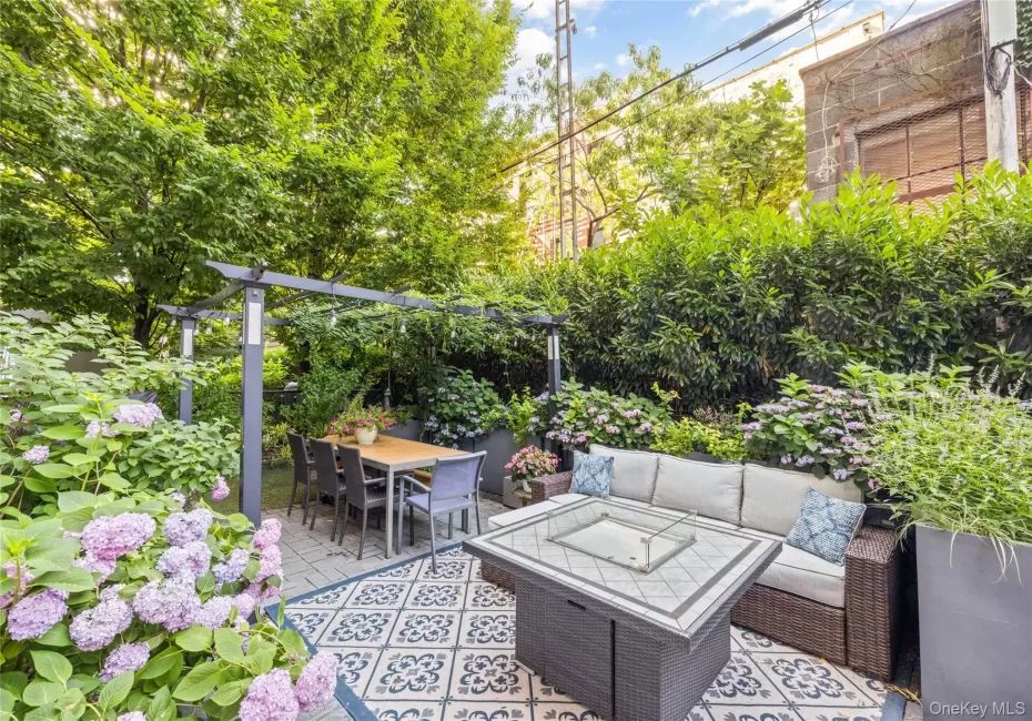 5-49 Borden Avenue, New York, NY, 2 Bedrooms Bedrooms, 4 Rooms Rooms,2 BathroomsBathrooms,Residential,For Rent,Borden,0,1024651 5-49 Borden Avenue, New York, NY, 2 Bedrooms Bedrooms, 4 Rooms Rooms,2 BathroomsBathrooms,Residential,For Rent,Borden,0,1024651