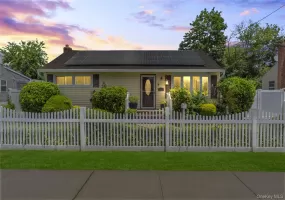 3414 Great Neck Road, Babylon, NY, 3 Bedrooms Bedrooms, 9 Rooms Rooms,1 BathroomBathrooms,Residential,For Rent,Great Neck,0,1016284 3414 Great Neck Road, Babylon, NY, 3 Bedrooms Bedrooms, 9 Rooms Rooms,1 BathroomBathrooms,Residential,For Rent,Great Neck,0,1016284