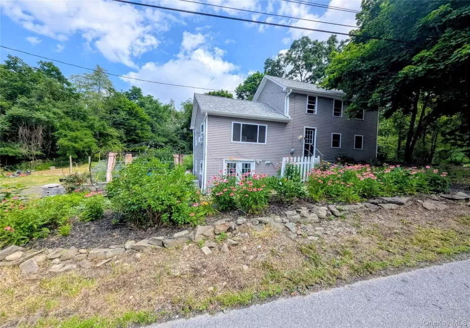 122 Castle High Road, Middletown, NY, 3 Bedrooms Bedrooms, 6 Rooms Rooms,1 BathroomBathrooms,Residential,For Rent,Castle High,0,1021833 122 Castle High Road, Middletown, NY, 3 Bedrooms Bedrooms, 6 Rooms Rooms,1 BathroomBathrooms,Residential,For Rent,Castle High,0,1021833