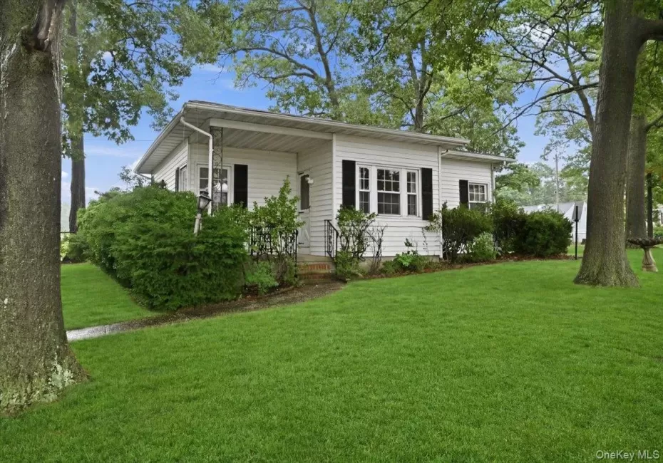 89 4th Street, Islip, NY, 3 Bedrooms Bedrooms, 6 Rooms Rooms,1 BathroomBathrooms,Residential,For Rent,4th,0,1023126 89 4th Street, Islip, NY, 3 Bedrooms Bedrooms, 6 Rooms Rooms,1 BathroomBathrooms,Residential,For Rent,4th,0,1023126