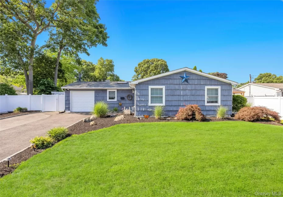 7 Amherst Road, Brookhaven, NY, 4 Bedrooms Bedrooms, 8 Rooms Rooms,2 BathroomsBathrooms,Residential,For Rent,Amherst,0,1020062 7 Amherst Road, Brookhaven, NY, 4 Bedrooms Bedrooms, 8 Rooms Rooms,2 BathroomsBathrooms,Residential,For Rent,Amherst,0,1020062