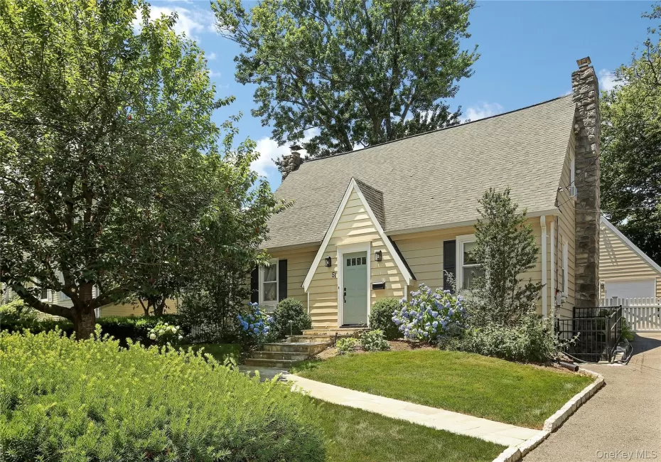 51 Stratford Road, Eastchester, NY, 3 Bedrooms Bedrooms, 6 Rooms Rooms,2 BathroomsBathrooms,Residential,For Rent,Stratford,0,1003999 51 Stratford Road, Eastchester, NY, 3 Bedrooms Bedrooms, 6 Rooms Rooms,2 BathroomsBathrooms,Residential,For Rent,Stratford,0,1003999