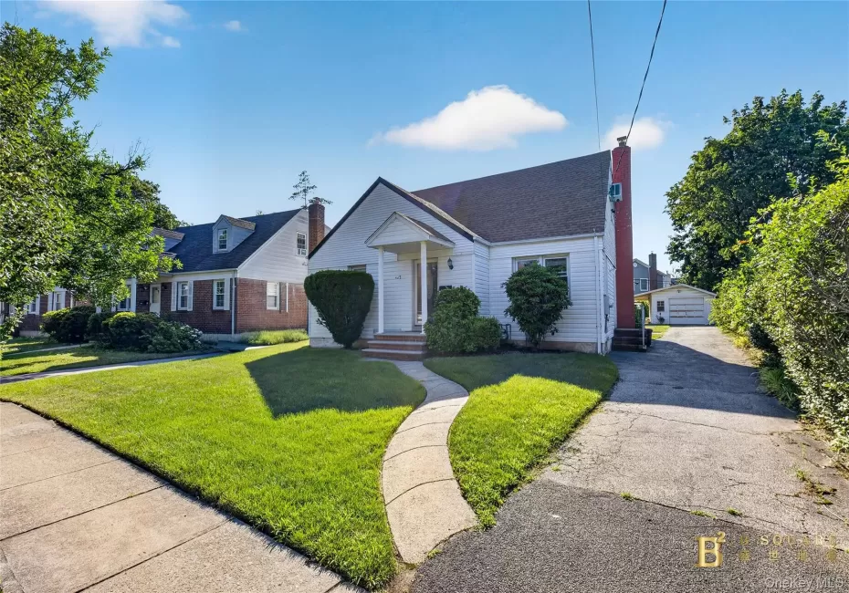 5 Surrey Lane, North Hempstead, NY, 3 Bedrooms Bedrooms, 8 Rooms Rooms,3 BathroomsBathrooms,Residential,For Rent,Surrey,0,1024833 5 Surrey Lane, North Hempstead, NY, 3 Bedrooms Bedrooms, 8 Rooms Rooms,3 BathroomsBathrooms,Residential,For Rent,Surrey,0,1024833