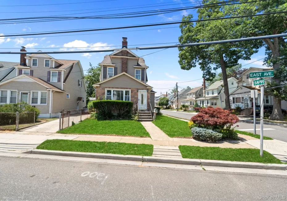 40 East Avenue, Hempstead, NY, 3 Bedrooms Bedrooms, 5 Rooms Rooms,2 BathroomsBathrooms,Residential,For Rent,East,0,1023461 40 East Avenue, Hempstead, NY, 3 Bedrooms Bedrooms, 5 Rooms Rooms,2 BathroomsBathrooms,Residential,For Rent,East,0,1023461