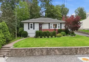 56 Homeland Drive, Huntington, NY, 3 Bedrooms Bedrooms, 7 Rooms Rooms,1 BathroomBathrooms,Residential,For Rent,Homeland,0,1024042 56 Homeland Drive, Huntington, NY, 3 Bedrooms Bedrooms, 7 Rooms Rooms,1 BathroomBathrooms,Residential,For Rent,Homeland,0,1024042