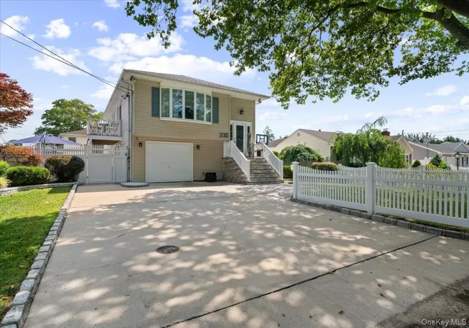 330 Granada Parkway, Babylon, NY, 4 Bedrooms Bedrooms, 9 Rooms Rooms,2 BathroomsBathrooms,Residential,For Rent,Granada,0,1024812 330 Granada Parkway, Babylon, NY, 4 Bedrooms Bedrooms, 9 Rooms Rooms,2 BathroomsBathrooms,Residential,For Rent,Granada,0,1024812
