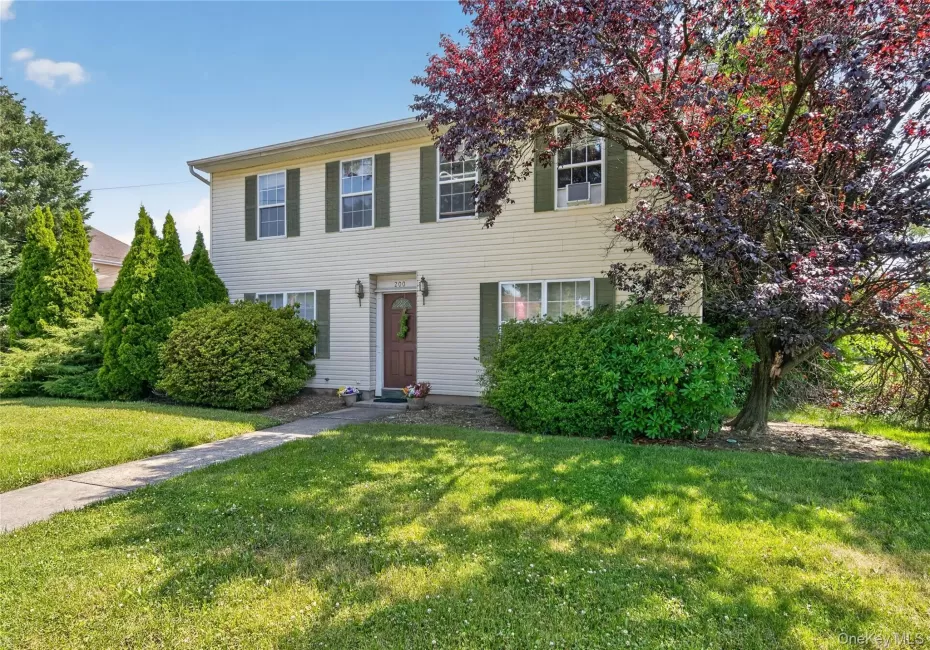 200 Saint Bridgets Lane, North Hempstead, NY, 4 Bedrooms Bedrooms, 10 Rooms Rooms,2 BathroomsBathrooms,Residential,For Rent,Saint Bridgets,0,1022711 200 Saint Bridgets Lane, North Hempstead, NY, 4 Bedrooms Bedrooms, 10 Rooms Rooms,2 BathroomsBathrooms,Residential,For Rent,Saint Bridgets,0,1022711