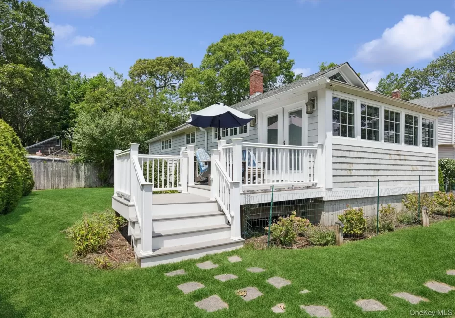 33 Bay Avenue, Southampton, NY, 2 Bedrooms Bedrooms, 4 Rooms Rooms,1 BathroomBathrooms,Residential Lease,For Rent,Bay,0,1025443 33 Bay Avenue, Southampton, NY, 2 Bedrooms Bedrooms, 4 Rooms Rooms,1 BathroomBathrooms,Residential Lease,For Rent,Bay,0,1025443