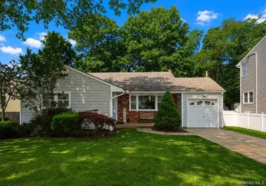 113 Iceland Drive, Huntington, NY, 3 Bedrooms Bedrooms, 5 Rooms Rooms,1 BathroomBathrooms,Residential,For Rent,Iceland,0,1025265 113 Iceland Drive, Huntington, NY, 3 Bedrooms Bedrooms, 5 Rooms Rooms,1 BathroomBathrooms,Residential,For Rent,Iceland,0,1025265