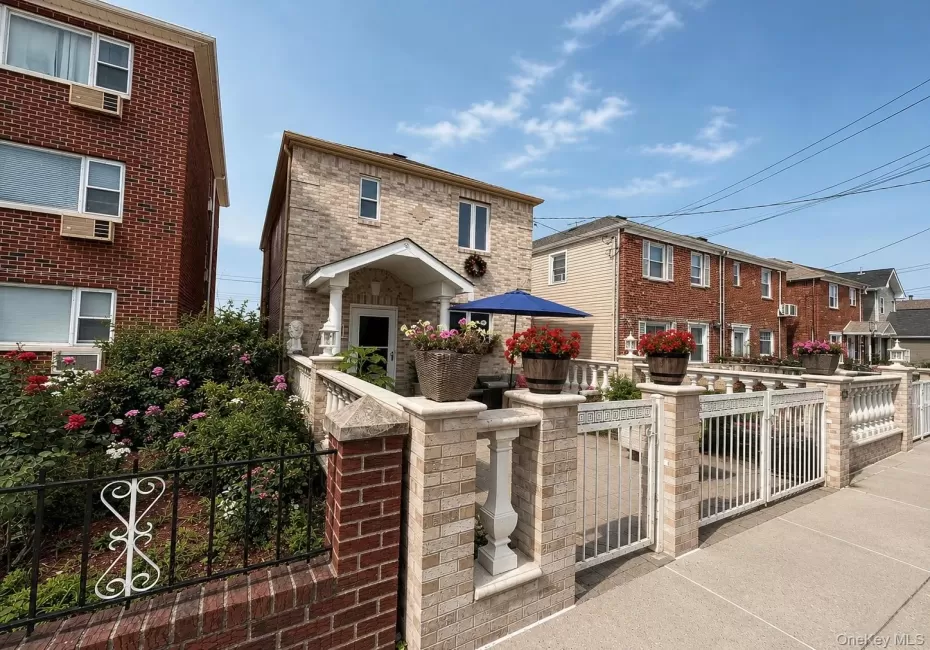 1626 Bayview Avenue, New York, NY, 4 Bedrooms Bedrooms, 10 Rooms Rooms,2 BathroomsBathrooms,Residential,For Rent,Bayview,0,1025553 1626 Bayview Avenue, New York, NY, 4 Bedrooms Bedrooms, 10 Rooms Rooms,2 BathroomsBathrooms,Residential,For Rent,Bayview,0,1025553