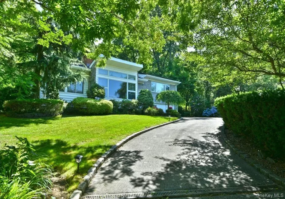 13 Vista Drive, North Hempstead, NY, 3 Bedrooms Bedrooms, 8 Rooms Rooms,2 BathroomsBathrooms,Residential,For Rent,Vista,0,1024575 13 Vista Drive, North Hempstead, NY, 3 Bedrooms Bedrooms, 8 Rooms Rooms,2 BathroomsBathrooms,Residential,For Rent,Vista,0,1024575