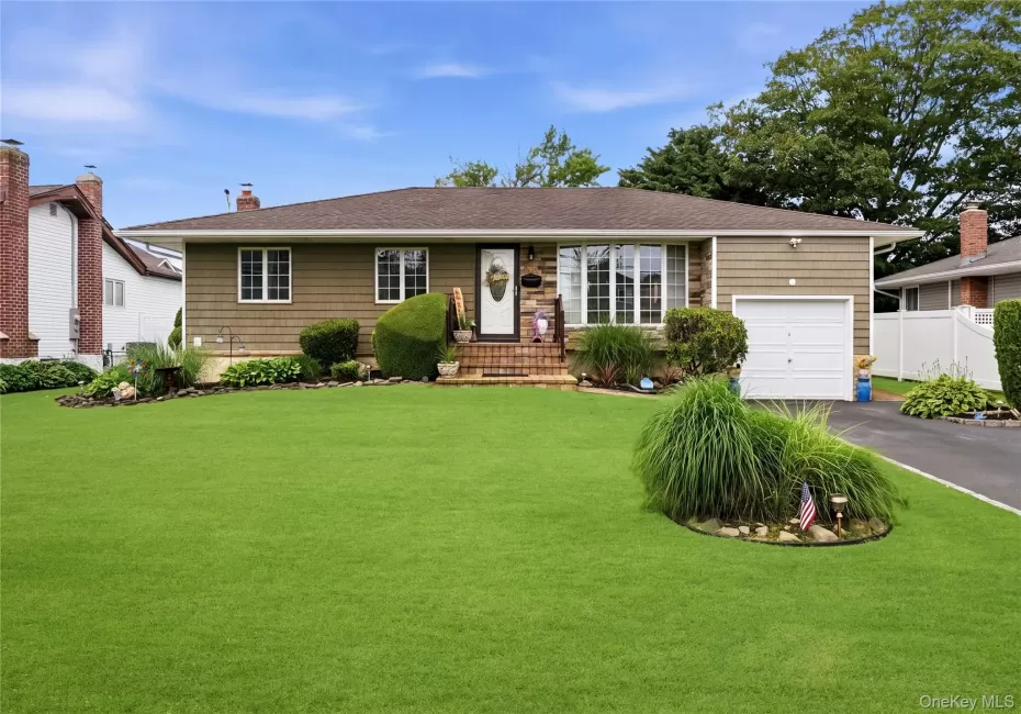 17 Mohawk Place, Oyster Bay, NY, 3 Bedrooms Bedrooms, 7 Rooms Rooms,3 BathroomsBathrooms,Residential,For Rent,Mohawk,0,1022675 17 Mohawk Place, Oyster Bay, NY, 3 Bedrooms Bedrooms, 7 Rooms Rooms,3 BathroomsBathrooms,Residential,For Rent,Mohawk,0,1022675