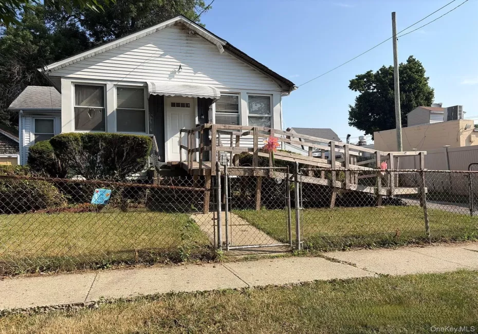 27 Midwood Street, Hempstead, NY, 3 Bedrooms Bedrooms, 6 Rooms Rooms,2 BathroomsBathrooms,Residential,For Rent,Midwood,0,1025767 27 Midwood Street, Hempstead, NY, 3 Bedrooms Bedrooms, 6 Rooms Rooms,2 BathroomsBathrooms,Residential,For Rent,Midwood,0,1025767