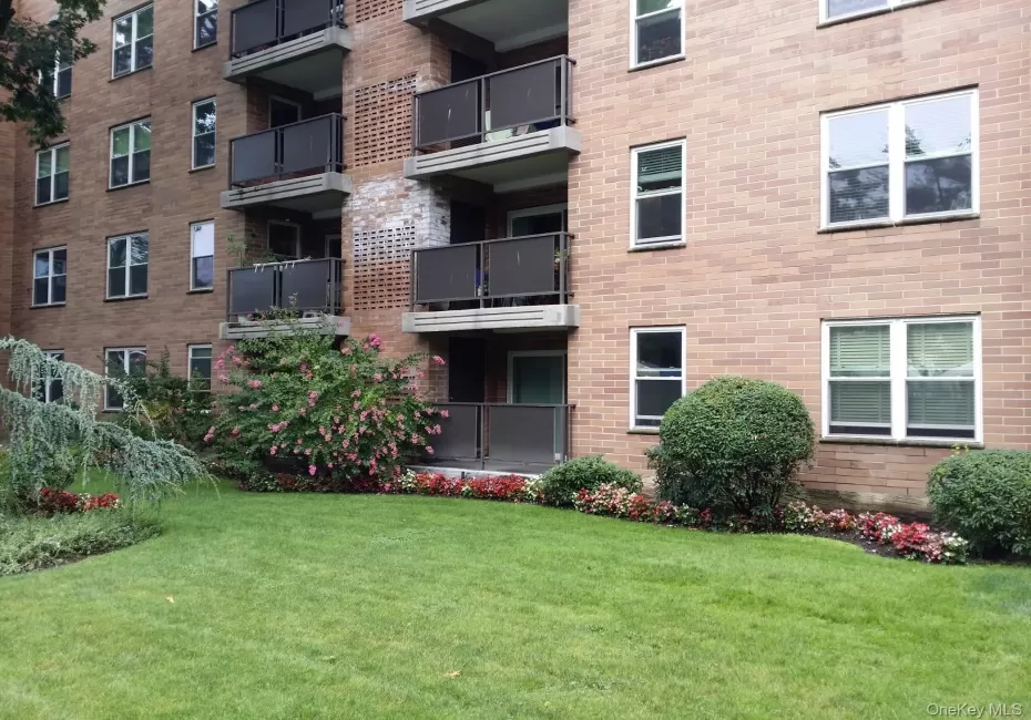 360 Central Avenue, Hempstead, NY, 1 Bedroom Bedrooms, 4 Rooms Rooms,1 BathroomBathrooms,Residential Lease,For Rent,Central,0,1025887 360 Central Avenue, Hempstead, NY, 1 Bedroom Bedrooms, 4 Rooms Rooms,1 BathroomBathrooms,Residential Lease,For Rent,Central,0,1025887
