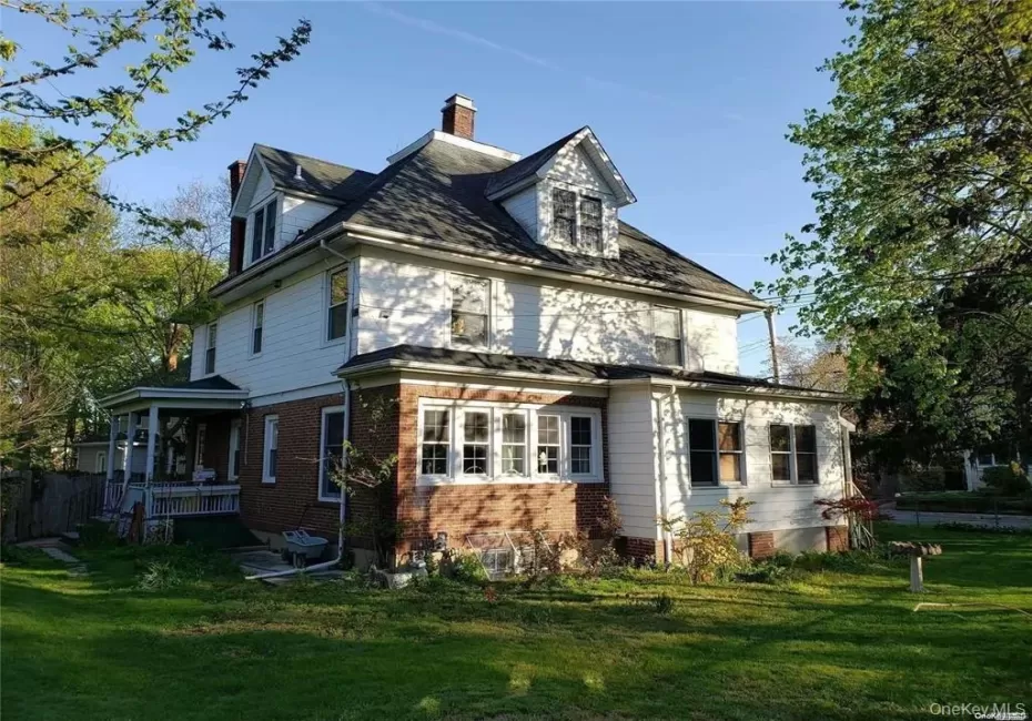 Welcome to Charming 102 Berry Hill Road in Oyster Bay Welcome to Charming 102 Berry Hill Road in Oyster Bay