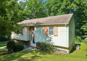 37 Nursery Road, Tuxedo, NY, 3 Bedrooms Bedrooms, 7 Rooms Rooms,1 BathroomBathrooms,Residential,For Rent,Nursery,0,1023454 37 Nursery Road, Tuxedo, NY, 3 Bedrooms Bedrooms, 7 Rooms Rooms,1 BathroomBathrooms,Residential,For Rent,Nursery,0,1023454