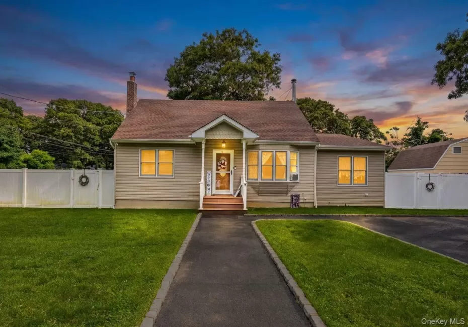 14 Tudor Road, Brookhaven, NY, 4 Bedrooms Bedrooms, 8 Rooms Rooms,2 BathroomsBathrooms,Residential,For Rent,Tudor,0,1025072 14 Tudor Road, Brookhaven, NY, 4 Bedrooms Bedrooms, 8 Rooms Rooms,2 BathroomsBathrooms,Residential,For Rent,Tudor,0,1025072