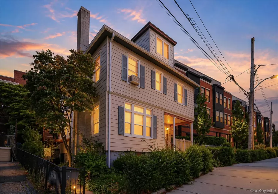 Welcome home to 8 Windle Park! Welcome home to 8 Windle Park!