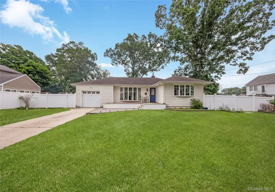 516 Shade Street, Babylon, NY, 3 Bedrooms Bedrooms, 5 Rooms Rooms,1 BathroomBathrooms,Residential,For Rent,Shade,0,1025530 516 Shade Street, Babylon, NY, 3 Bedrooms Bedrooms, 5 Rooms Rooms,1 BathroomBathrooms,Residential,For Rent,Shade,0,1025530