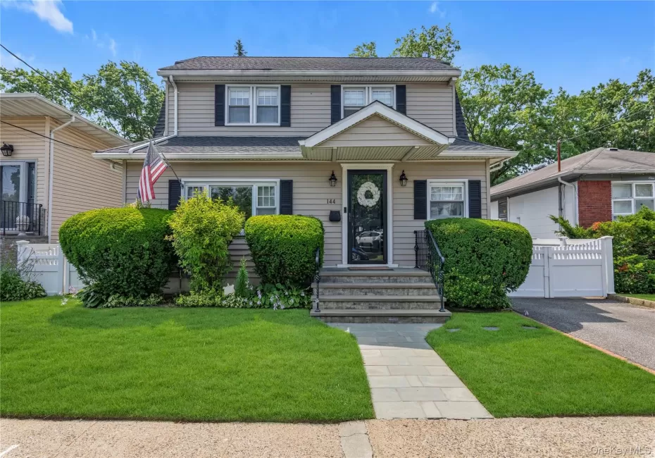 144 Buckingham Place, Hempstead, NY, 3 Bedrooms Bedrooms, 7 Rooms Rooms,2 BathroomsBathrooms,Residential,For Rent,Buckingham,0,1025070 144 Buckingham Place, Hempstead, NY, 3 Bedrooms Bedrooms, 7 Rooms Rooms,2 BathroomsBathrooms,Residential,For Rent,Buckingham,0,1025070