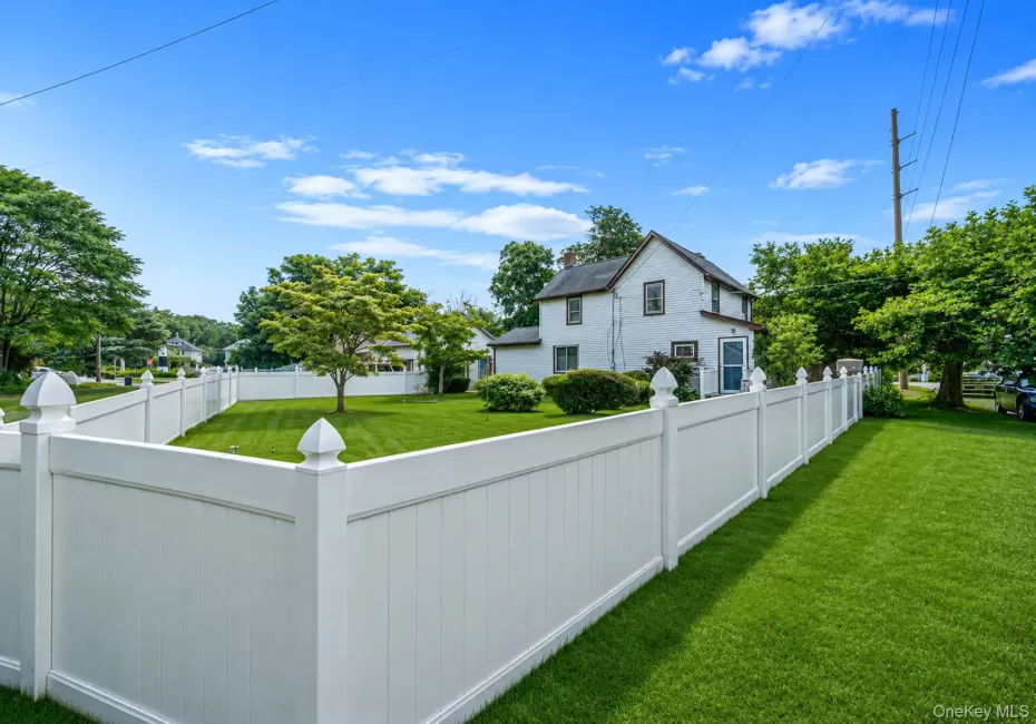 117 Clinton Avenue, Islip, NY, 3 Bedrooms Bedrooms, 7 Rooms Rooms,1 BathroomBathrooms,Residential,For Rent,Clinton,0,1025441 117 Clinton Avenue, Islip, NY, 3 Bedrooms Bedrooms, 7 Rooms Rooms,1 BathroomBathrooms,Residential,For Rent,Clinton,0,1025441