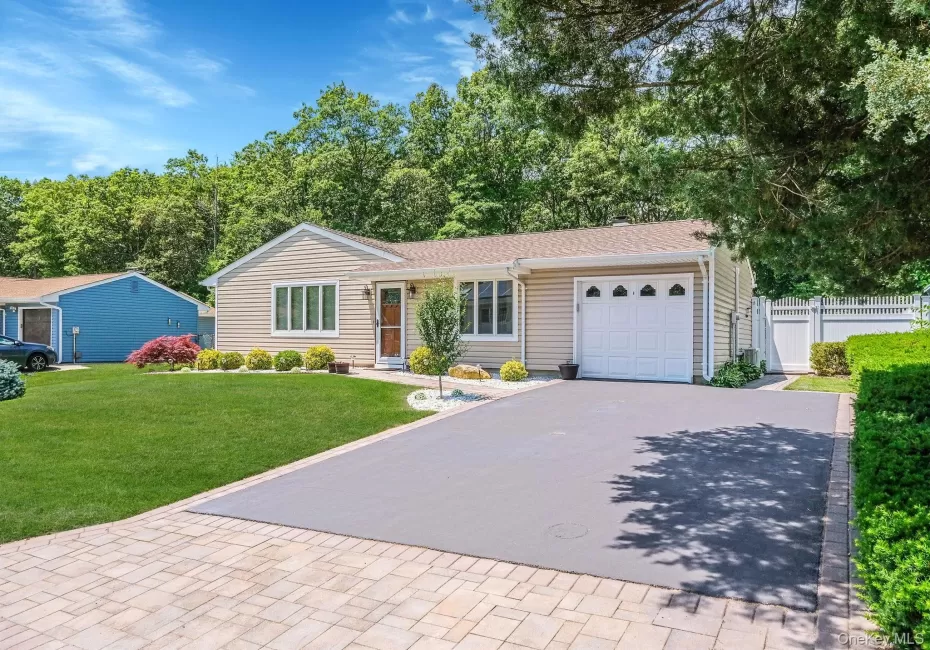 150 Rosemont Avenue, Brookhaven, NY, 3 Bedrooms Bedrooms, 7 Rooms Rooms,1 BathroomBathrooms,Residential,For Rent,Rosemont,0,1025261 150 Rosemont Avenue, Brookhaven, NY, 3 Bedrooms Bedrooms, 7 Rooms Rooms,1 BathroomBathrooms,Residential,For Rent,Rosemont,0,1025261
