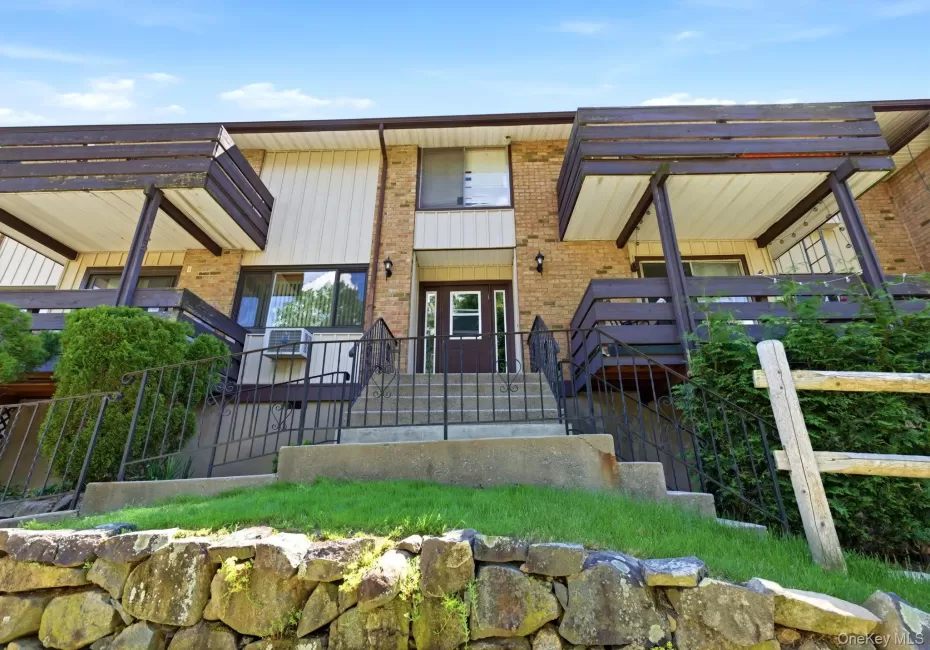 130 Sierra Vista Lane, Clarkstown, NY, 2 Bedrooms Bedrooms, 5 Rooms Rooms,2 BathroomsBathrooms,Residential,For Rent,Sierra Vista,0,1004503 130 Sierra Vista Lane, Clarkstown, NY, 2 Bedrooms Bedrooms, 5 Rooms Rooms,2 BathroomsBathrooms,Residential,For Rent,Sierra Vista,0,1004503