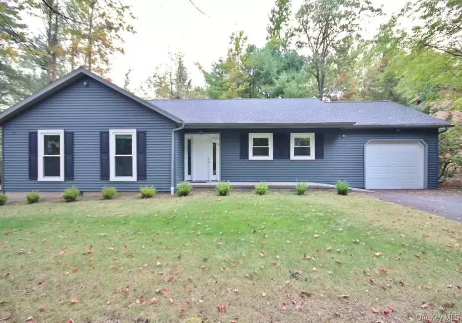 5 Drake Lane, Thompson, NY, 3 Bedrooms Bedrooms, 6 Rooms Rooms,2 BathroomsBathrooms,Residential,For Rent,Drake,0,1026090 5 Drake Lane, Thompson, NY, 3 Bedrooms Bedrooms, 6 Rooms Rooms,2 BathroomsBathrooms,Residential,For Rent,Drake,0,1026090