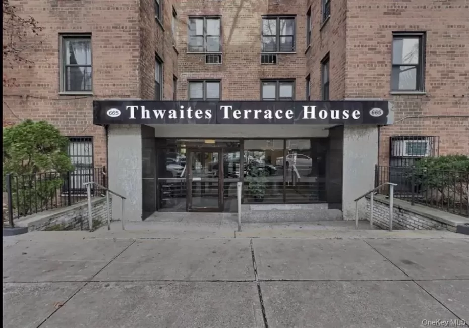 665 Thwaites Place, New York, NY, 2 Rooms Rooms,1 BathroomBathrooms,Residential,For Rent,Thwaites,0,1026007 665 Thwaites Place, New York, NY, 2 Rooms Rooms,1 BathroomBathrooms,Residential,For Rent,Thwaites,0,1026007