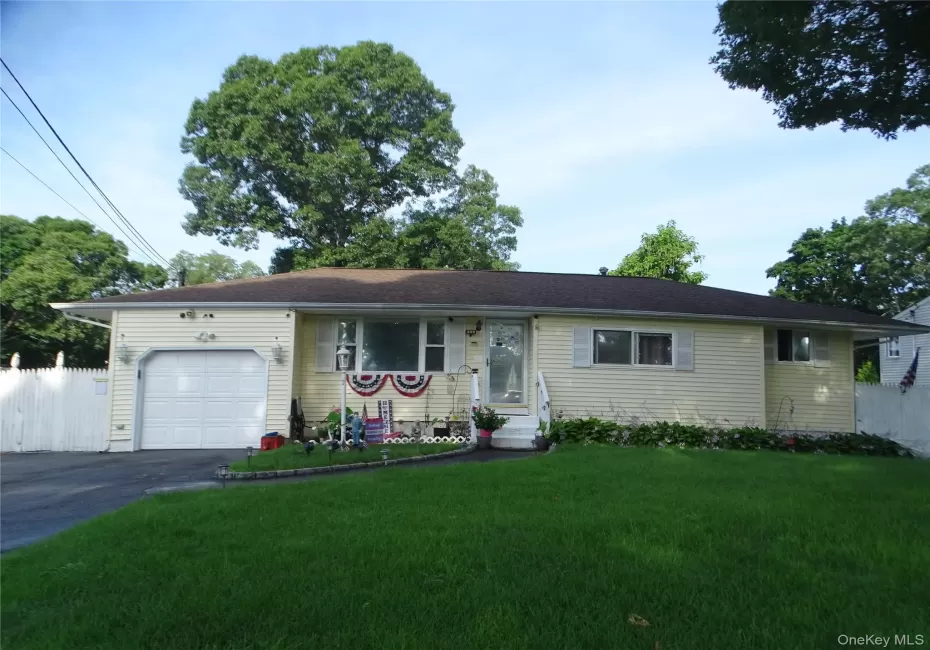 22 Newtown Avenue, Brookhaven, NY, 3 Bedrooms Bedrooms, 5 Rooms Rooms,2 BathroomsBathrooms,Residential,For Rent,Newtown,0,1026104 22 Newtown Avenue, Brookhaven, NY, 3 Bedrooms Bedrooms, 5 Rooms Rooms,2 BathroomsBathrooms,Residential,For Rent,Newtown,0,1026104