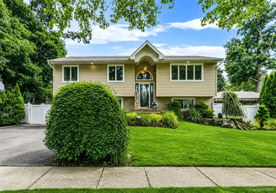 12 Alice Lane, Huntington, NY, 4 Bedrooms Bedrooms, 12 Rooms Rooms,2 BathroomsBathrooms,Residential,For Rent,Alice,0,1025655 12 Alice Lane, Huntington, NY, 4 Bedrooms Bedrooms, 12 Rooms Rooms,2 BathroomsBathrooms,Residential,For Rent,Alice,0,1025655