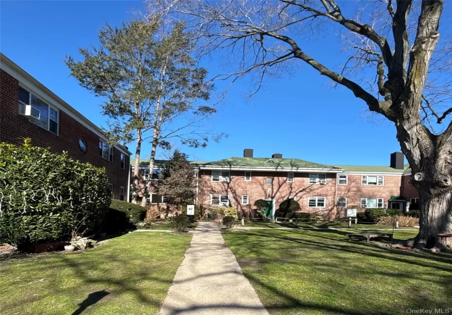 25 Dolphin Green, North Hempstead, NY, 1 Bedroom Bedrooms, 3 Rooms Rooms,1 BathroomBathrooms,Residential Lease,For Rent,Dolphin Green,0,1025596 25 Dolphin Green, North Hempstead, NY, 1 Bedroom Bedrooms, 3 Rooms Rooms,1 BathroomBathrooms,Residential Lease,For Rent,Dolphin Green,0,1025596