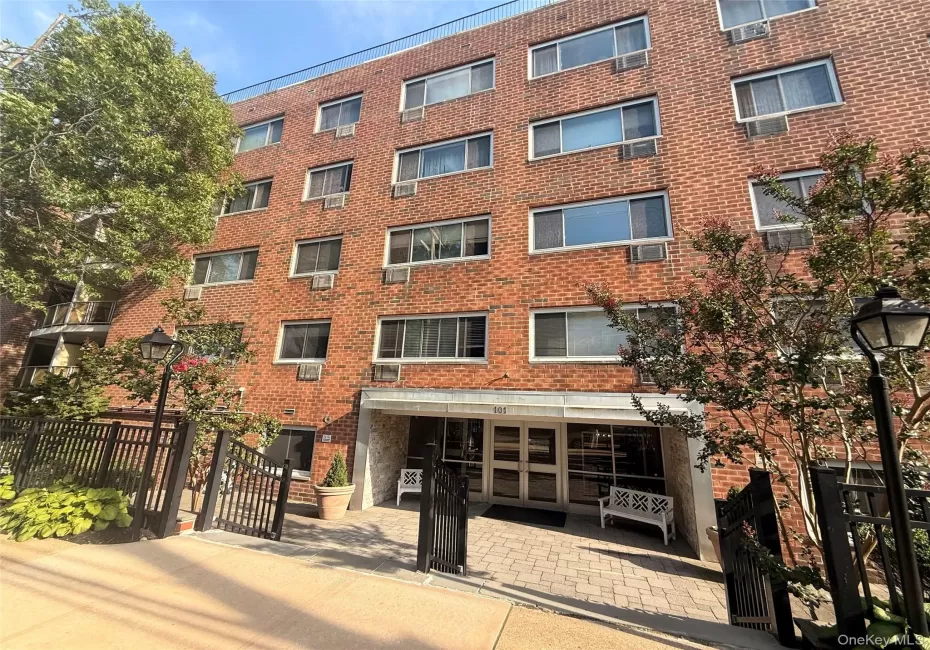 101 Clinton Avenue, North Hempstead, NY, 1 Bedroom Bedrooms, 4 Rooms Rooms,1 BathroomBathrooms,Residential,For Rent,Clinton,0,1026120 101 Clinton Avenue, North Hempstead, NY, 1 Bedroom Bedrooms, 4 Rooms Rooms,1 BathroomBathrooms,Residential,For Rent,Clinton,0,1026120
