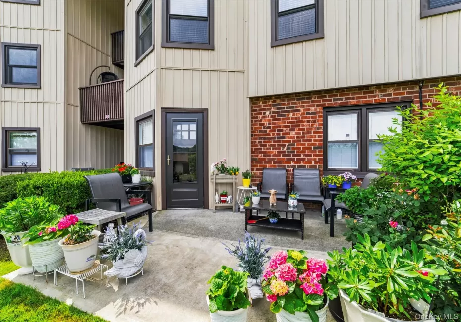 Such a Bonus your own oversized patio, outside dinding and relaxing space for your chairs, grill and flowers. Such a Bonus your own oversized patio, outside dinding and relaxing space for your chairs, grill and flowers.