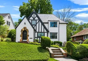 18240 Avon Road, New York, NY, 5 Bedrooms Bedrooms, 8 Rooms Rooms,4 BathroomsBathrooms,Residential,For Rent,Avon,0,1026314 18240 Avon Road, New York, NY, 5 Bedrooms Bedrooms, 8 Rooms Rooms,4 BathroomsBathrooms,Residential,For Rent,Avon,0,1026314