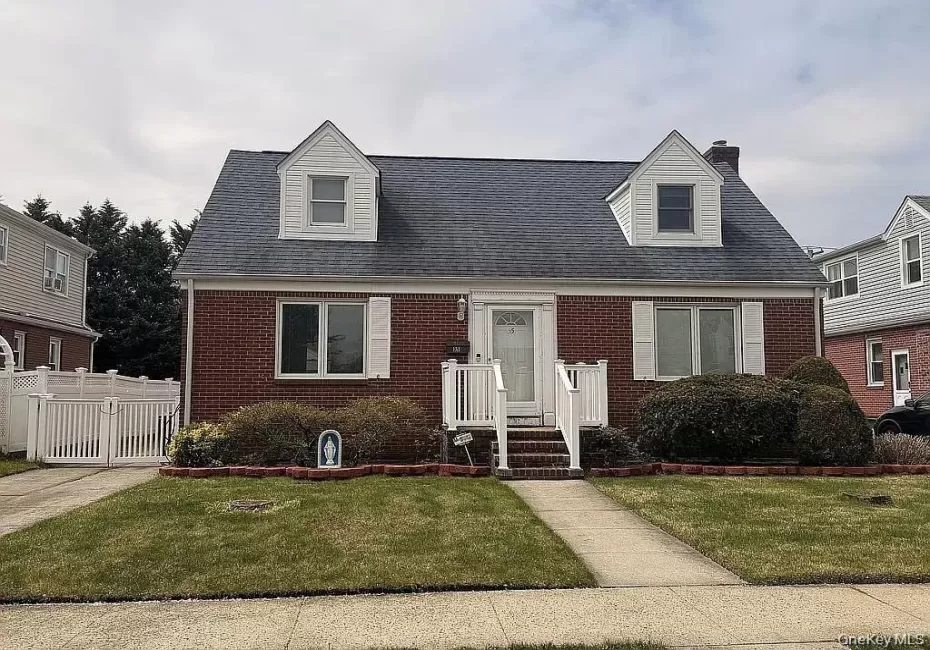 35 Rose Lane, North Hempstead, NY, 4 Bedrooms Bedrooms, 8 Rooms Rooms,2 BathroomsBathrooms,Residential,For Rent,Rose,0,1026323 35 Rose Lane, North Hempstead, NY, 4 Bedrooms Bedrooms, 8 Rooms Rooms,2 BathroomsBathrooms,Residential,For Rent,Rose,0,1026323