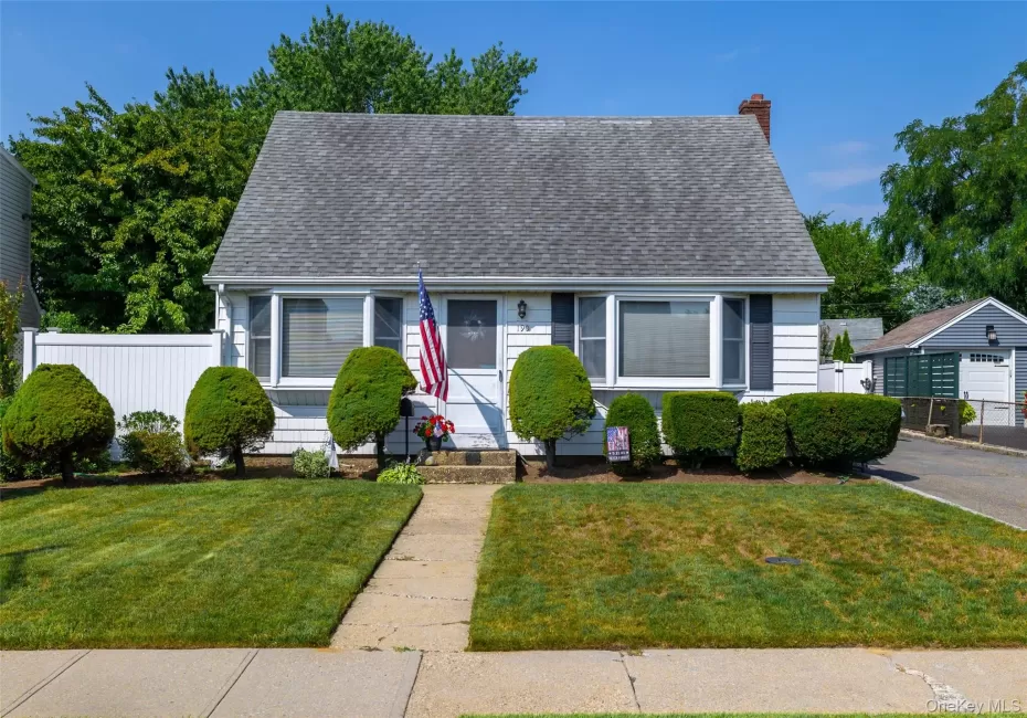 190 Cottage Boulevard, Oyster Bay, NY, 3 Bedrooms Bedrooms, 7 Rooms Rooms,2 BathroomsBathrooms,Residential,For Rent,Cottage,0,1026278 190 Cottage Boulevard, Oyster Bay, NY, 3 Bedrooms Bedrooms, 7 Rooms Rooms,2 BathroomsBathrooms,Residential,For Rent,Cottage,0,1026278