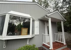 28 Apple Road, Southampton, NY, 3 Bedrooms Bedrooms, 5 Rooms Rooms,1 BathroomBathrooms,Residential,For Rent,Apple,0,897273 28 Apple Road, Southampton, NY, 3 Bedrooms Bedrooms, 5 Rooms Rooms,1 BathroomBathrooms,Residential,For Rent,Apple,0,897273