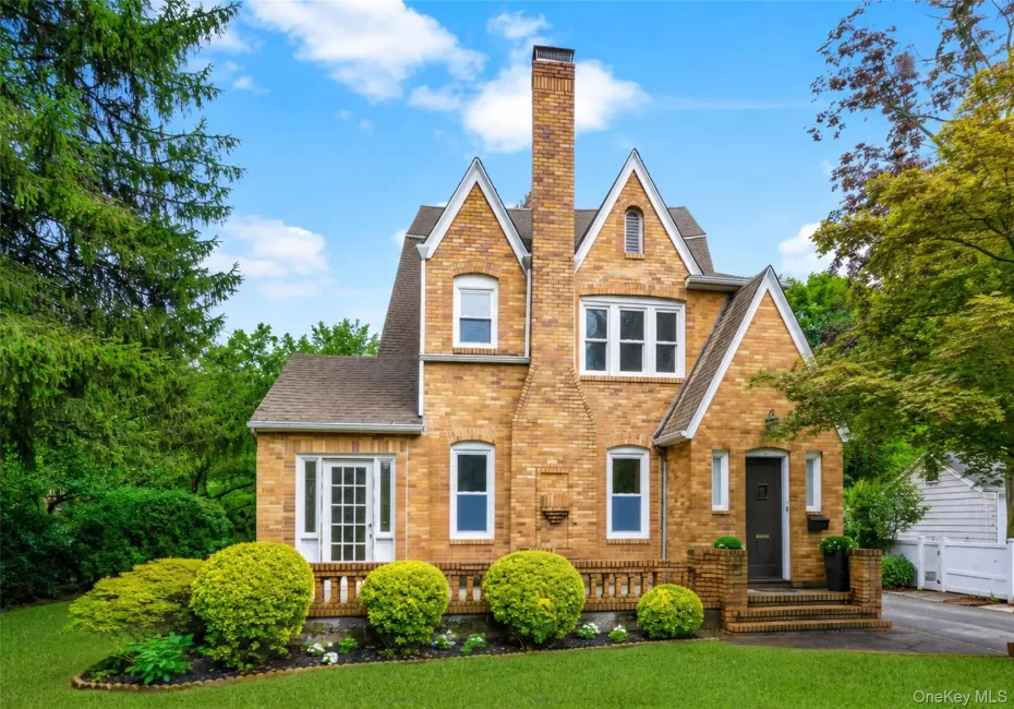 53 Palmer Avenue, Scarsdale, NY, 3 Bedrooms Bedrooms, 7 Rooms Rooms,2 BathroomsBathrooms,Residential,For Rent,Palmer,0,1022660 53 Palmer Avenue, Scarsdale, NY, 3 Bedrooms Bedrooms, 7 Rooms Rooms,2 BathroomsBathrooms,Residential,For Rent,Palmer,0,1022660